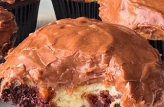 CHOCOLATE CREAM CHEESE CUPCAKES ...